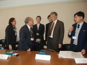 阮国兆部长在联合国总部会见比尔·盖茨